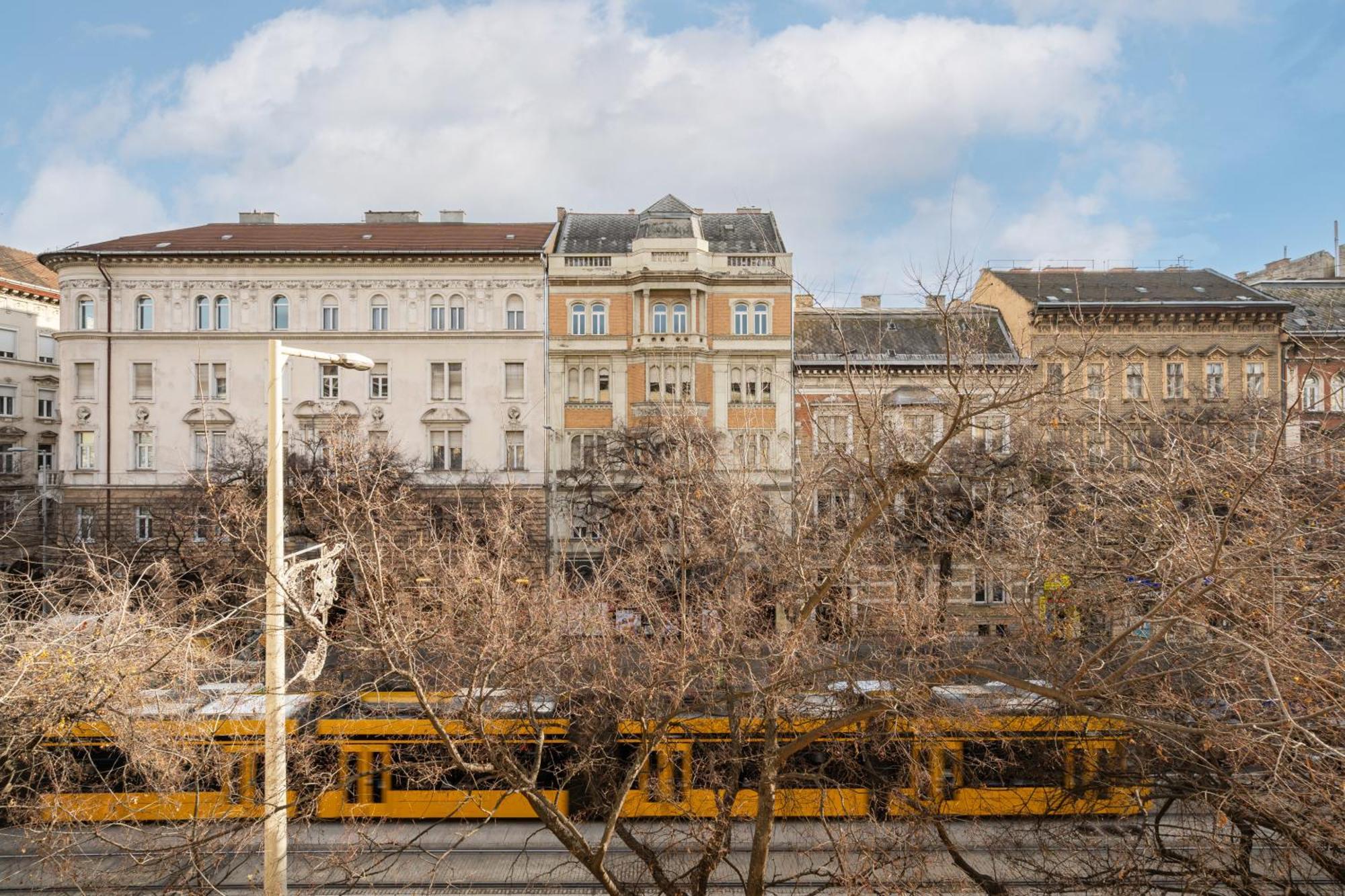 Luxurious Downtown Family Suite Budapest Exterior photo